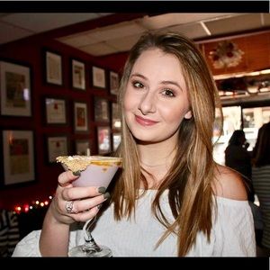 Meet your Posher, Caroline